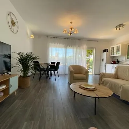 Apartment 2 Pieces En Rdjardin Avec 2 Grands Terrasses